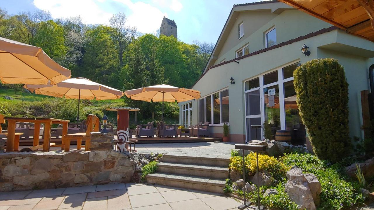 Pod Hradom Restaurant & Pension Topoľcany Bagian luar foto