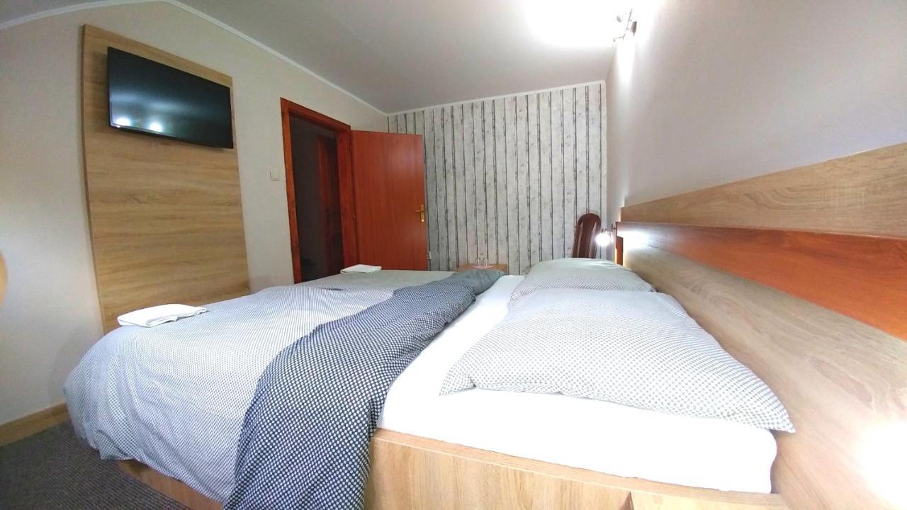 Pod Hradom Restaurant & Pension Topoľcany Bagian luar foto
