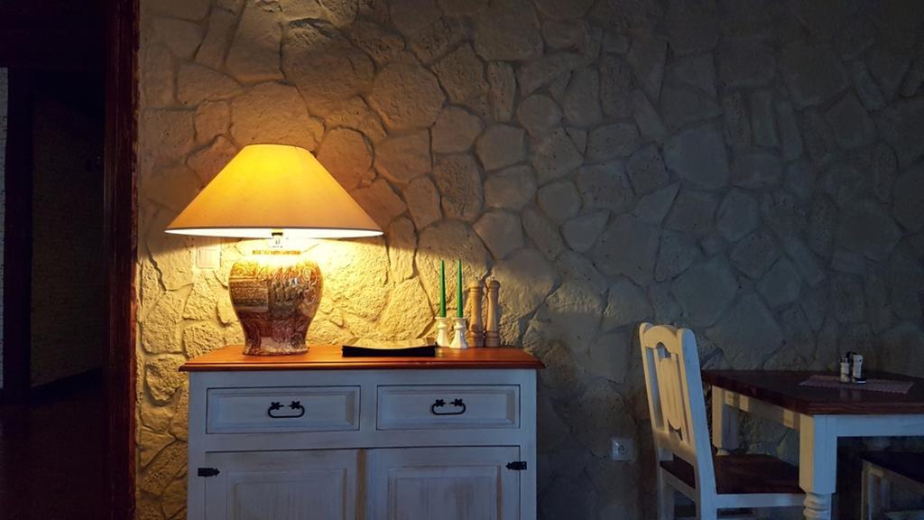 Pod Hradom Restaurant & Pension Topoľcany Bagian luar foto