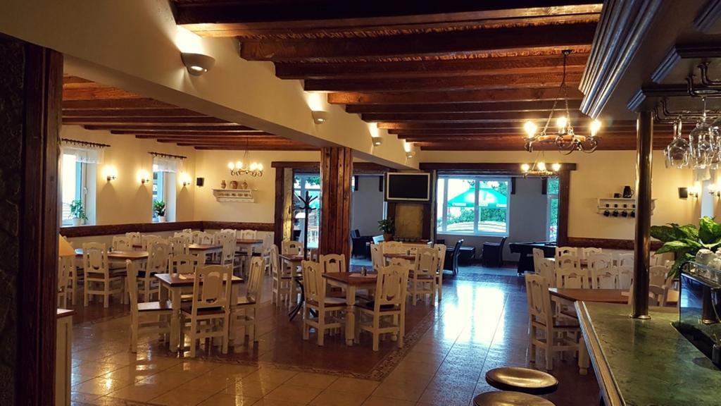 Pod Hradom Restaurant & Pension Topoľcany Bagian luar foto