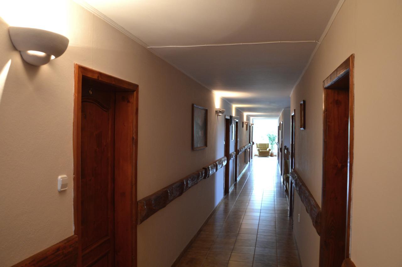 Pod Hradom Restaurant & Pension Topoľcany Bagian luar foto