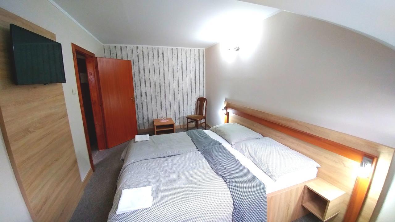 Pod Hradom Restaurant & Pension Topoľcany Bagian luar foto