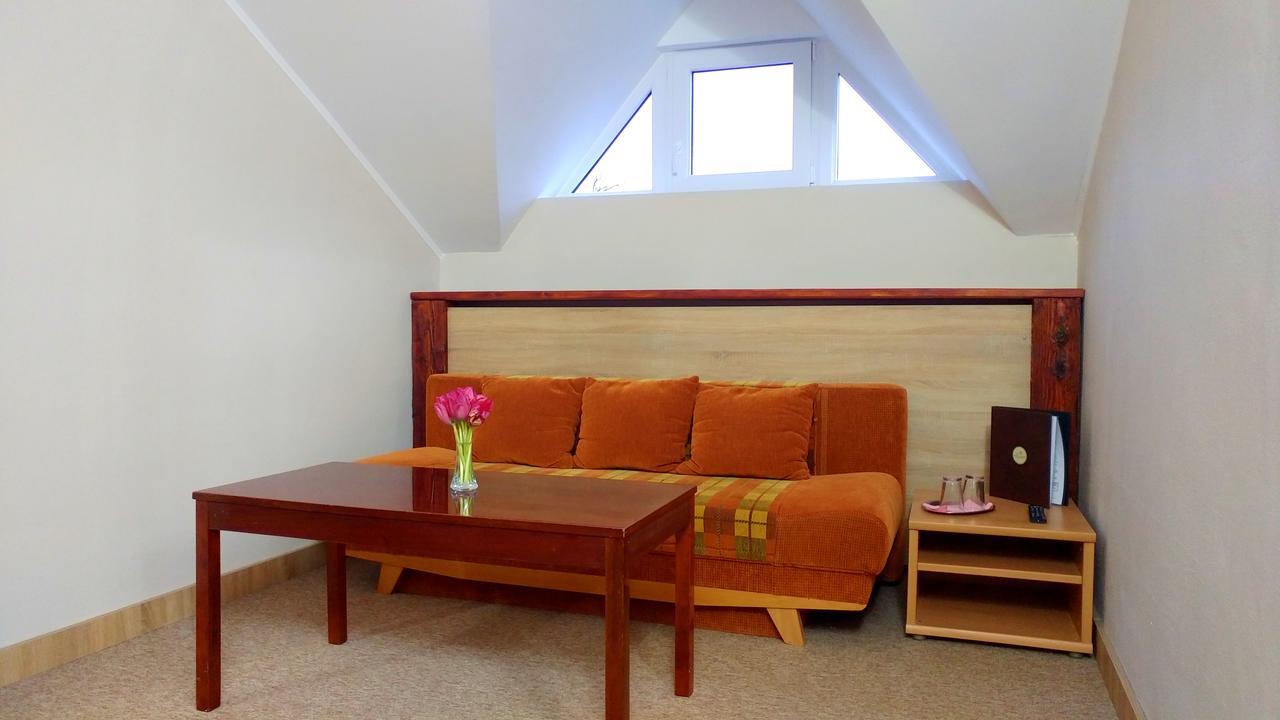 Pod Hradom Restaurant & Pension Topoľcany Bagian luar foto