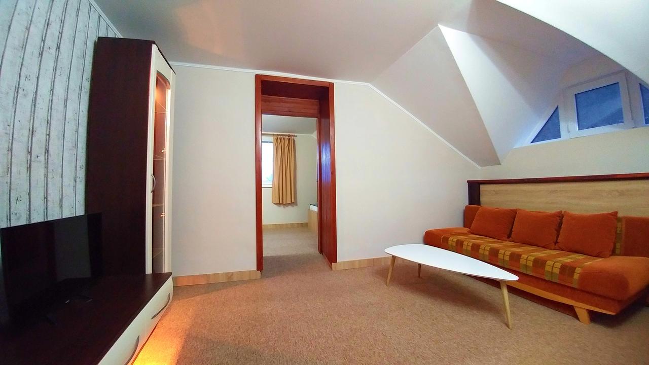 Pod Hradom Restaurant & Pension Topoľcany Bagian luar foto
