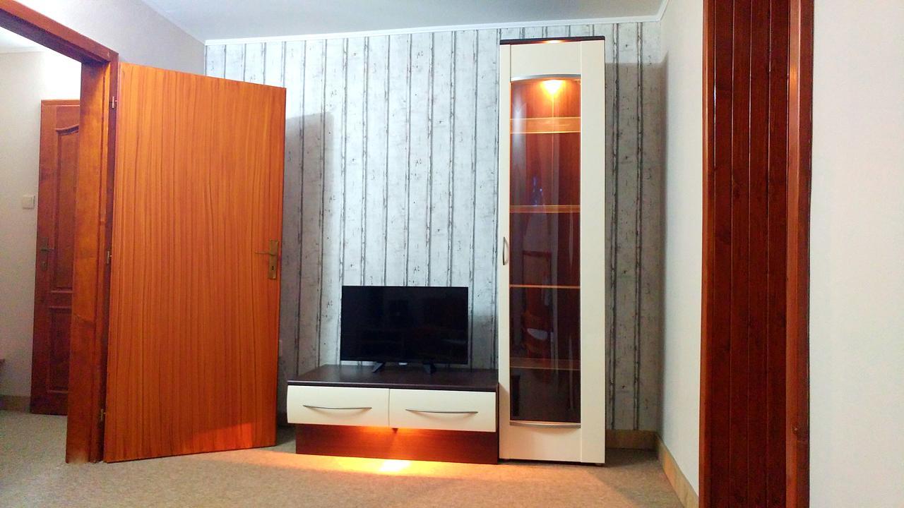 Pod Hradom Restaurant & Pension Topoľcany Bagian luar foto