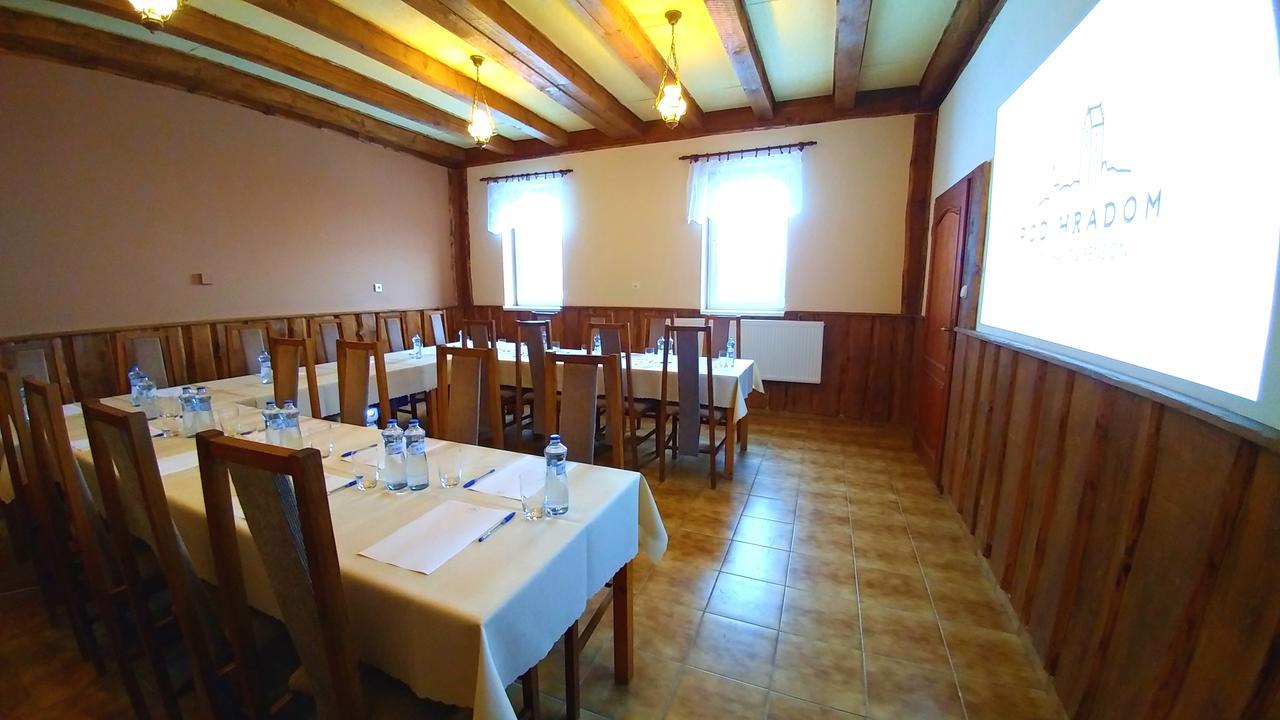 Pod Hradom Restaurant & Pension Topoľcany Bagian luar foto
