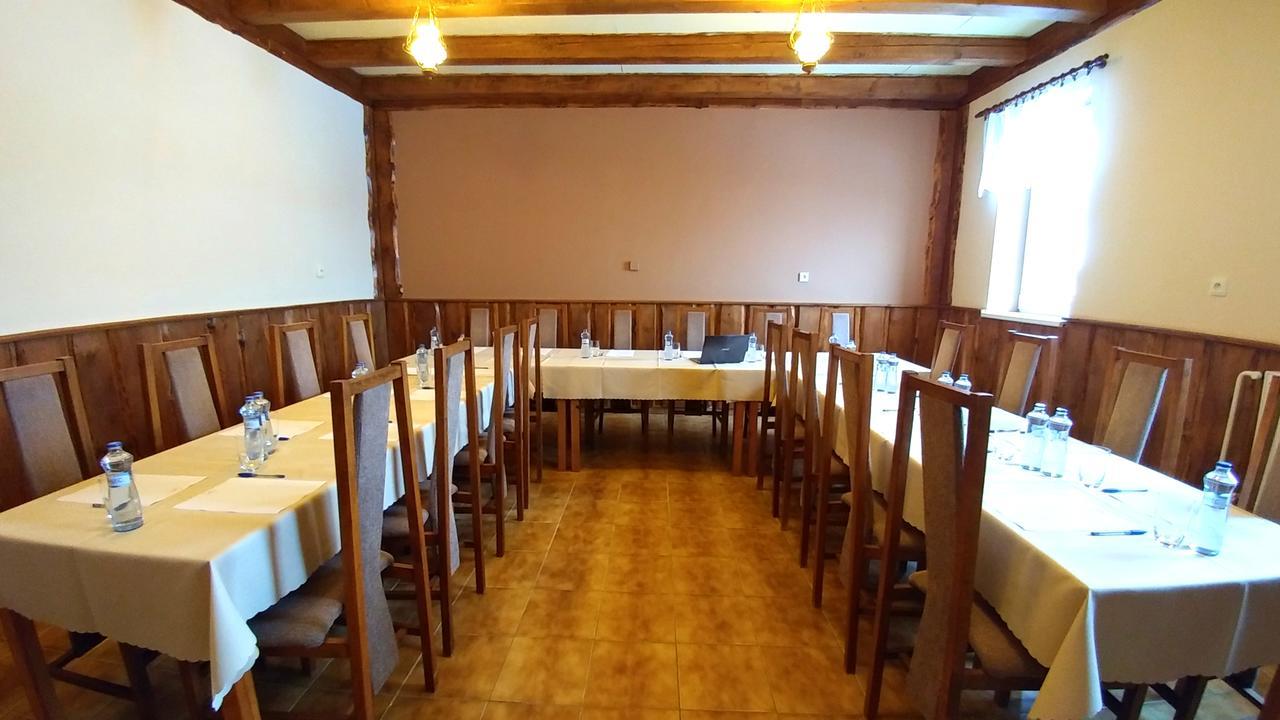 Pod Hradom Restaurant & Pension Topoľcany Bagian luar foto